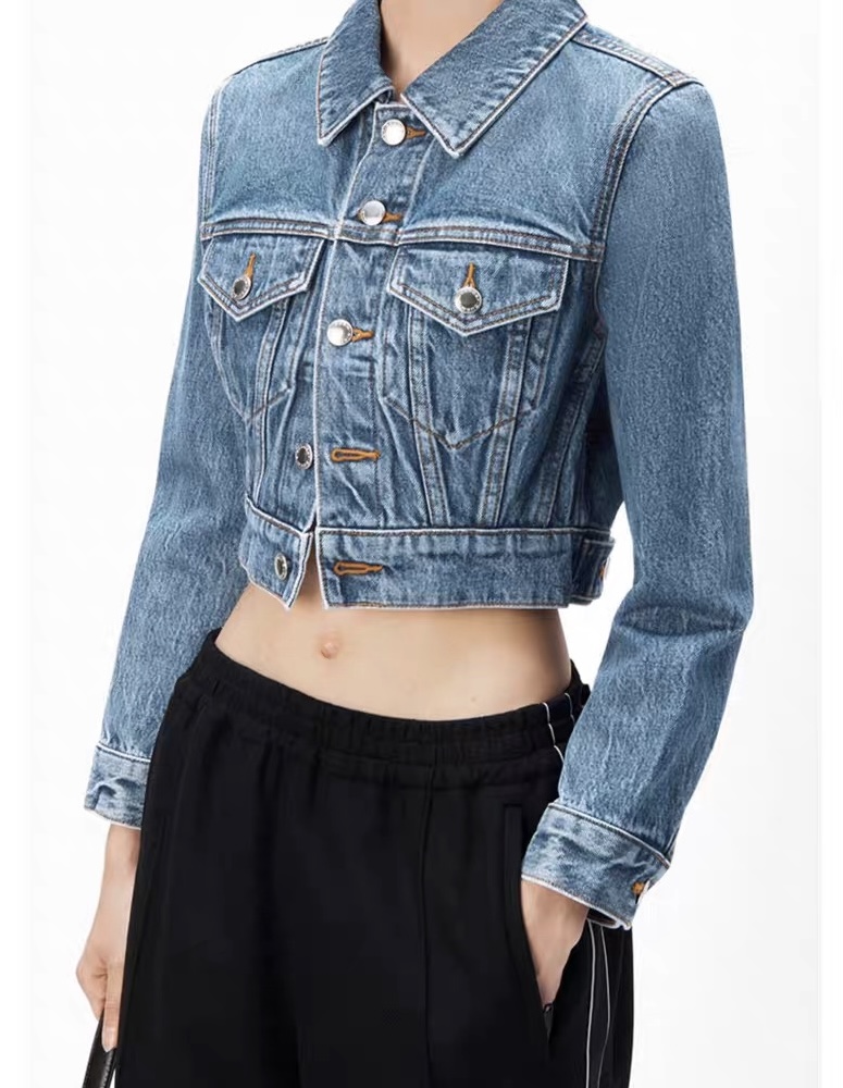 Demoda’s Summer-to-Fall Transition: Clothes That Adapt to Your Changing Days